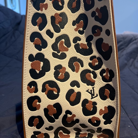 RARE!! Louis Vuitton OnTheGo Wild at Heart Tote Bag - Picture 4 of 8